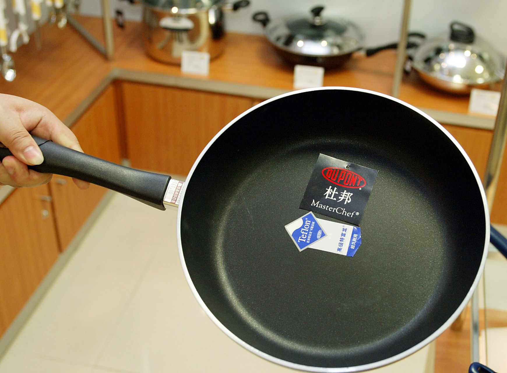 由于特氟龙带有"聚合物","塑料"等标签,所以很容易让大家觉得它有毒