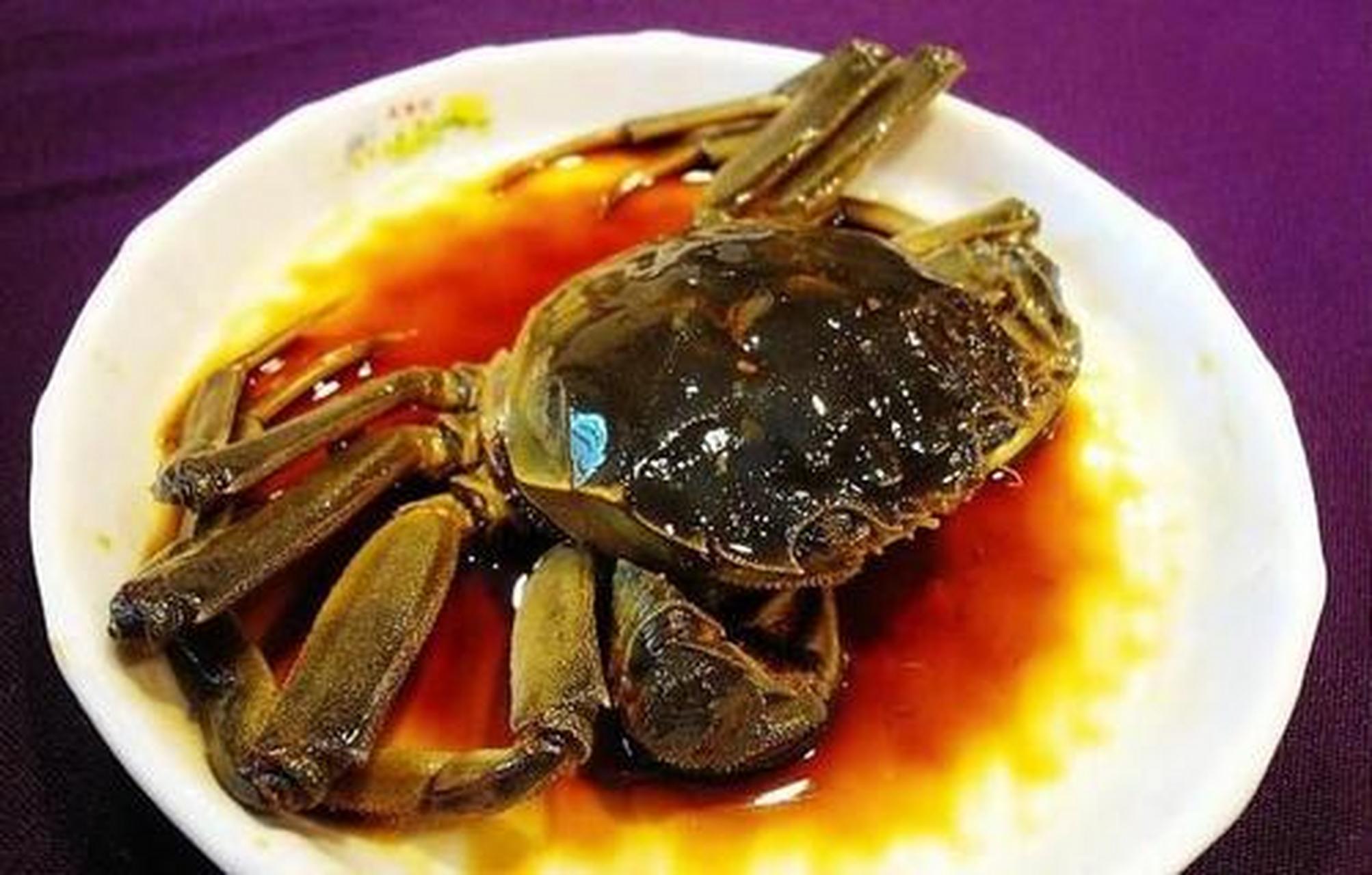 酒醉螃蟹,是连云港一道特色美食,连云港盛产海蟹,这里的海鲜美食数不