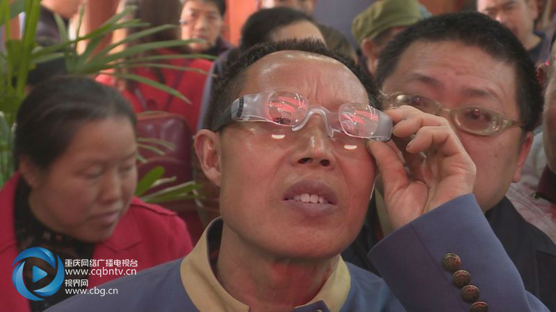 垫江400名低视力残疾人获免费适配助视器