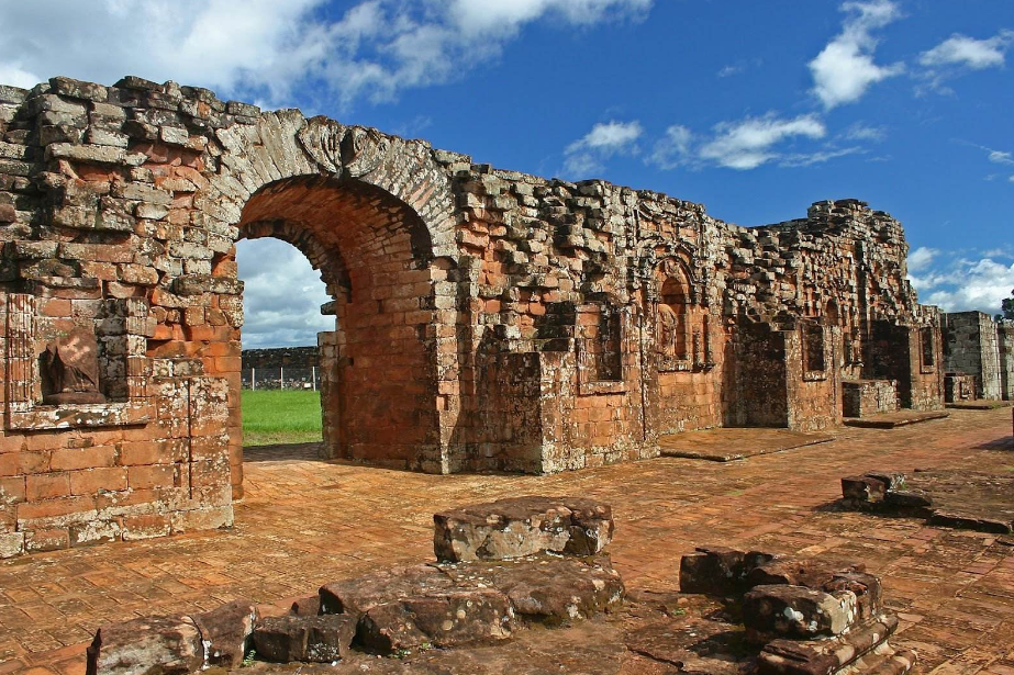 世界最"逗"国家:趁邻国政变抢占出海口,反被打的男性只剩3万