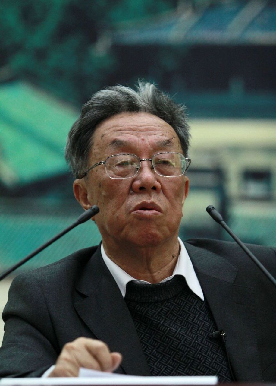 韩国政坛的风云人物李在明在政治角力中身受重伤,已从重症监护室转入