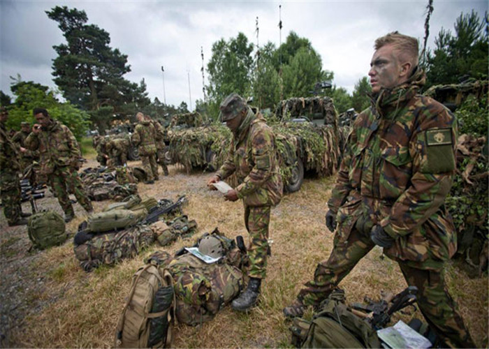 美国大兵如此贪生怕死,为何很少出现逃兵?看完这三点就明白了