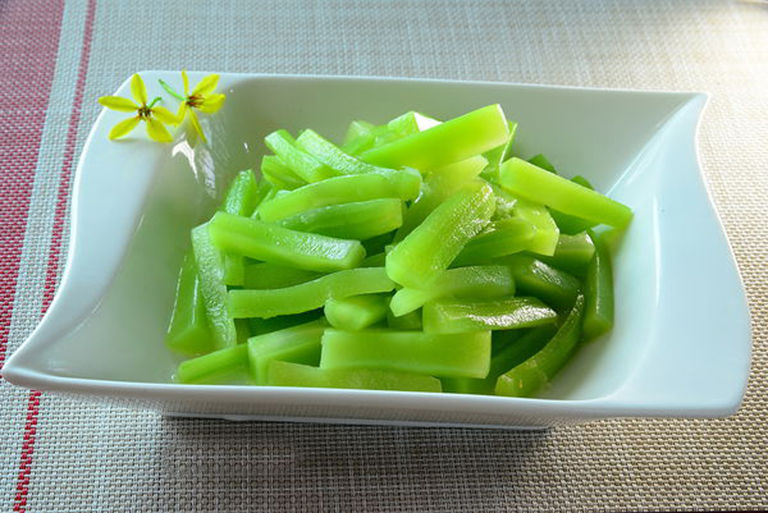 爱吃莴笋的人,别错过这道做法,肉质嫩脆口感佳,吃一口停不下来