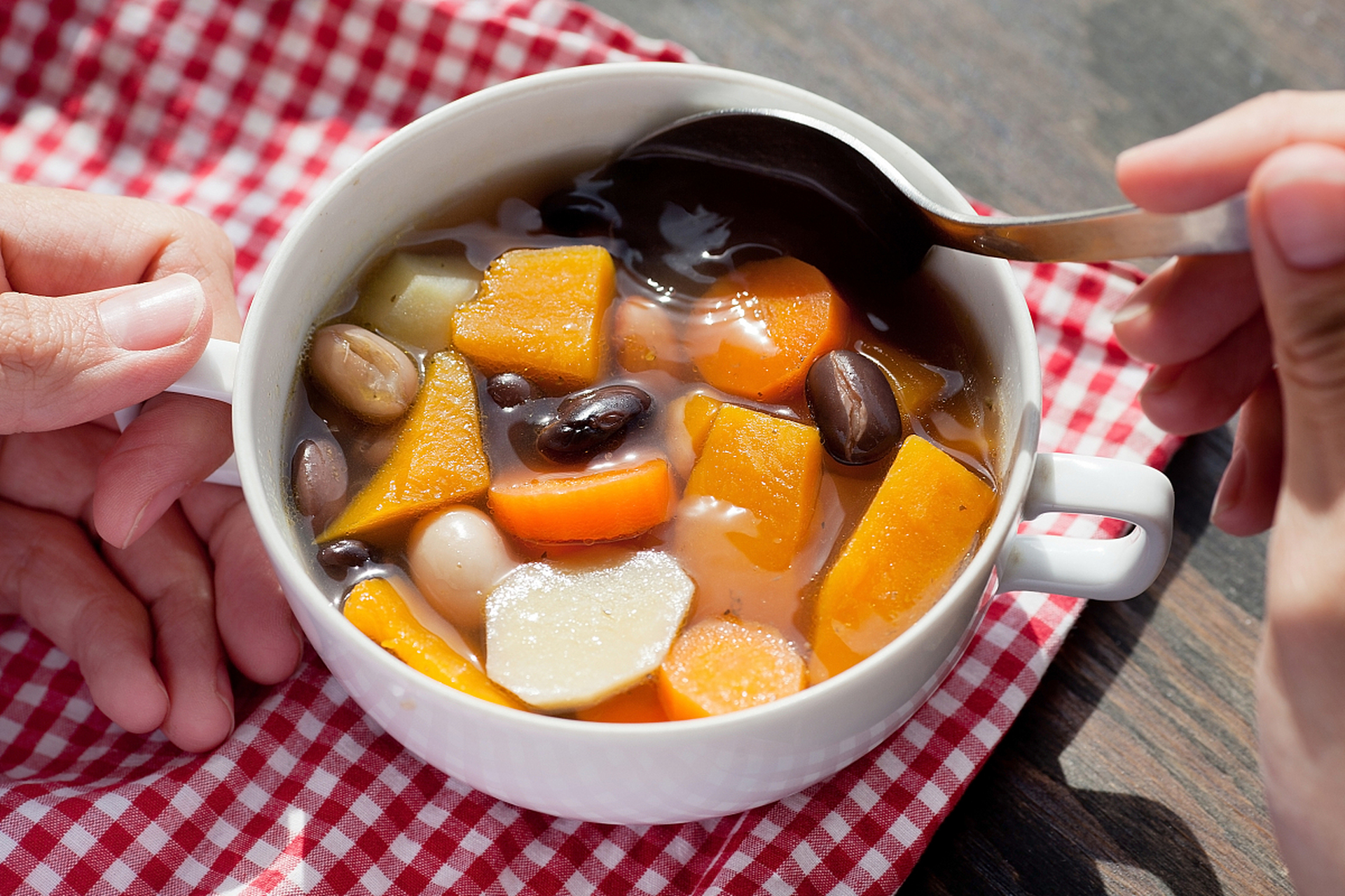 这次,我想挑战一下自己,一天只喝糖水,看看能否在广州找到足够的糖水