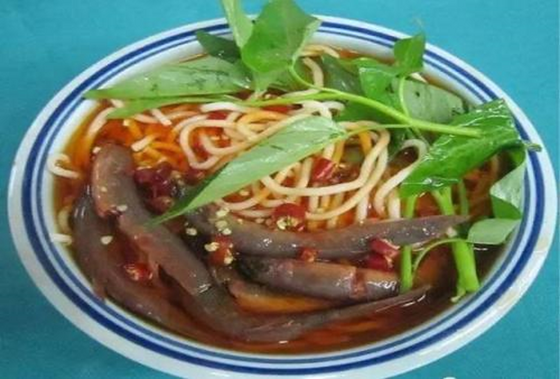 泥鳅粉,是三明的一道特色小吃,以泥鳅煮粉干制成,味道鲜美,营养丰富.