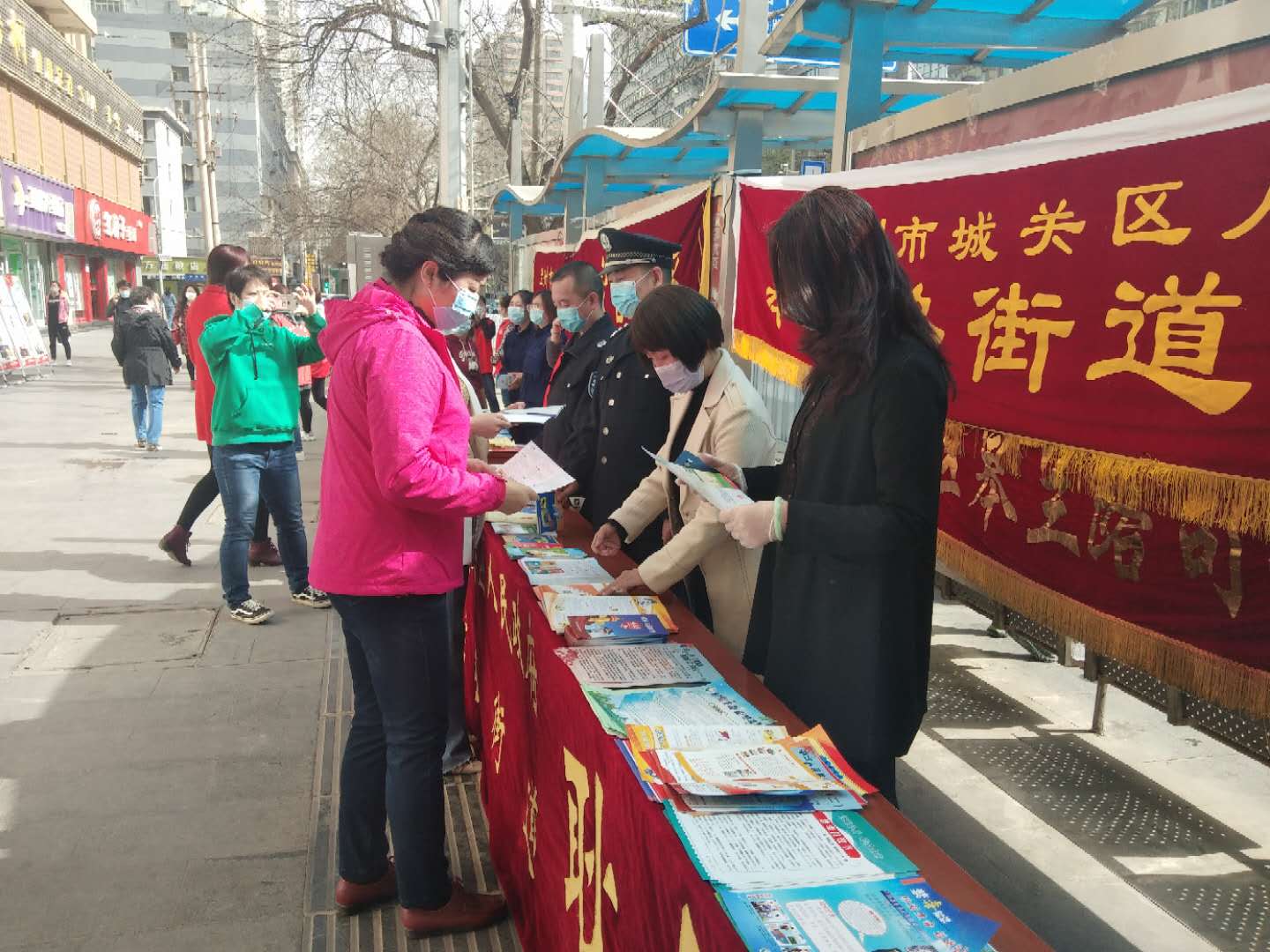 兰州市城关区皋兰路街道开展"国家安全在我心"宣传活动
