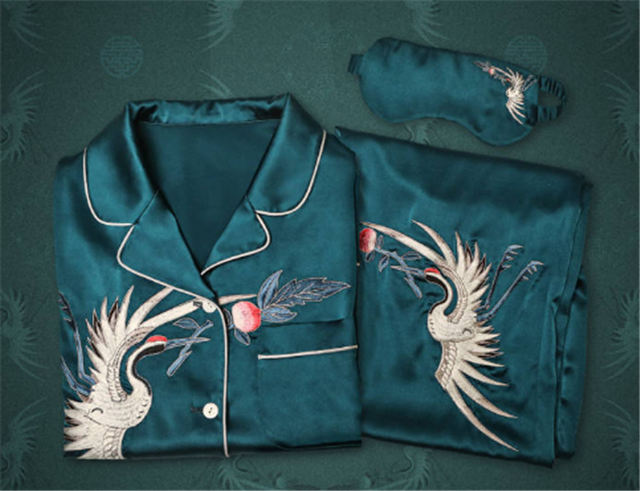 故宫也出衣服了,限量版睡衣,网友:穿上有种母仪天下的感觉!