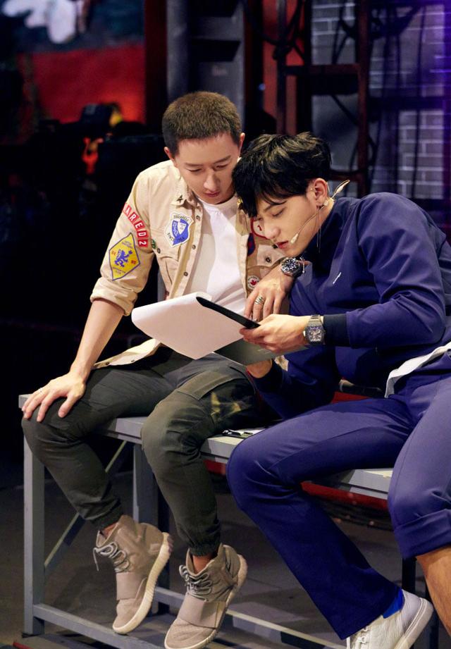 黄子韬与韩庚相爱相杀帅气有点可爱