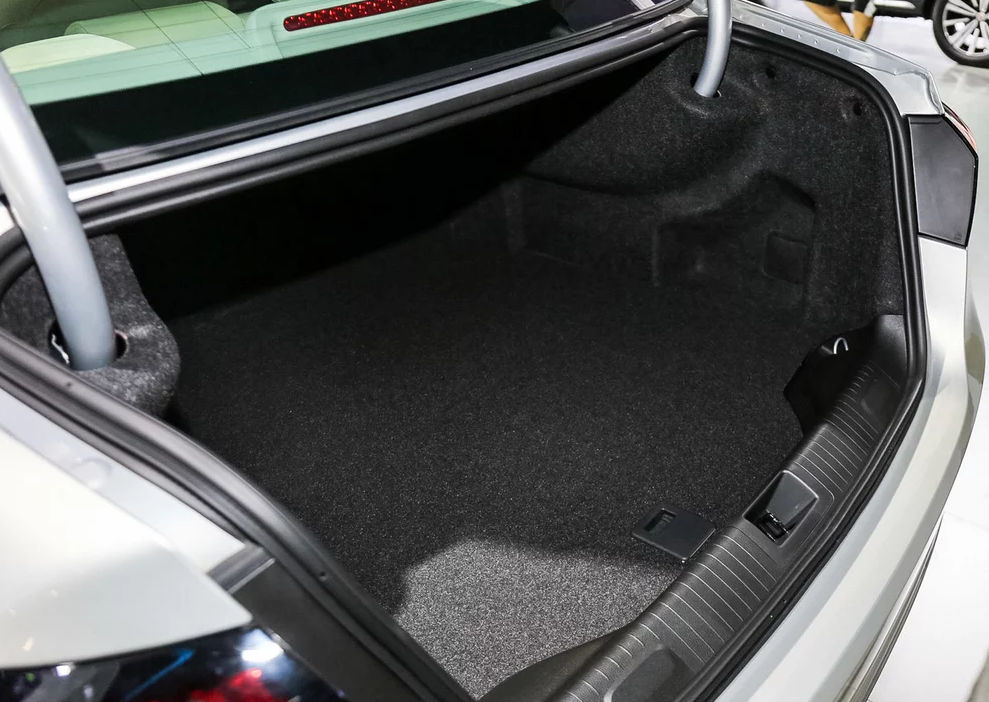 上汽集团-荣威e950根本找不到理由拒绝它,近乎无缺陷