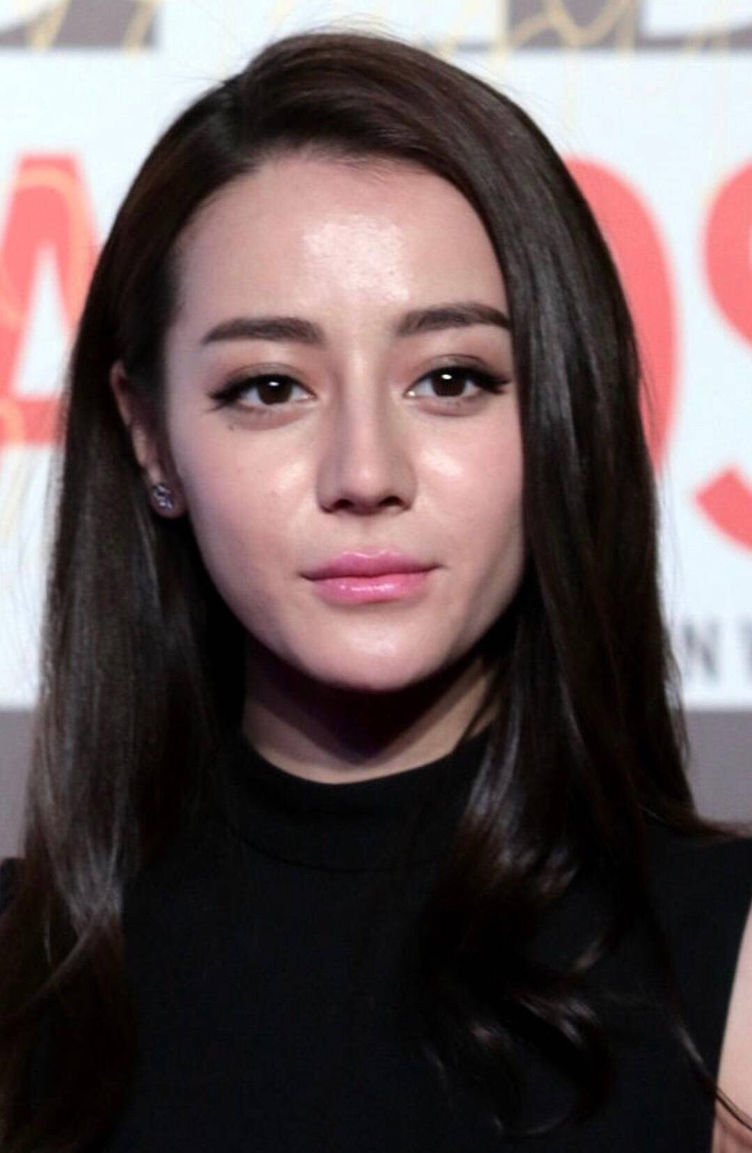 明星无ps照片,杨幂和李冰冰细纹明显,杨颖表情僵硬,而她却没差