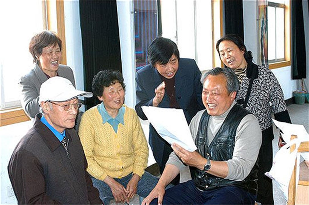 退休人员需注意,除了养老金外,符合条件的还可以再领一笔钱!