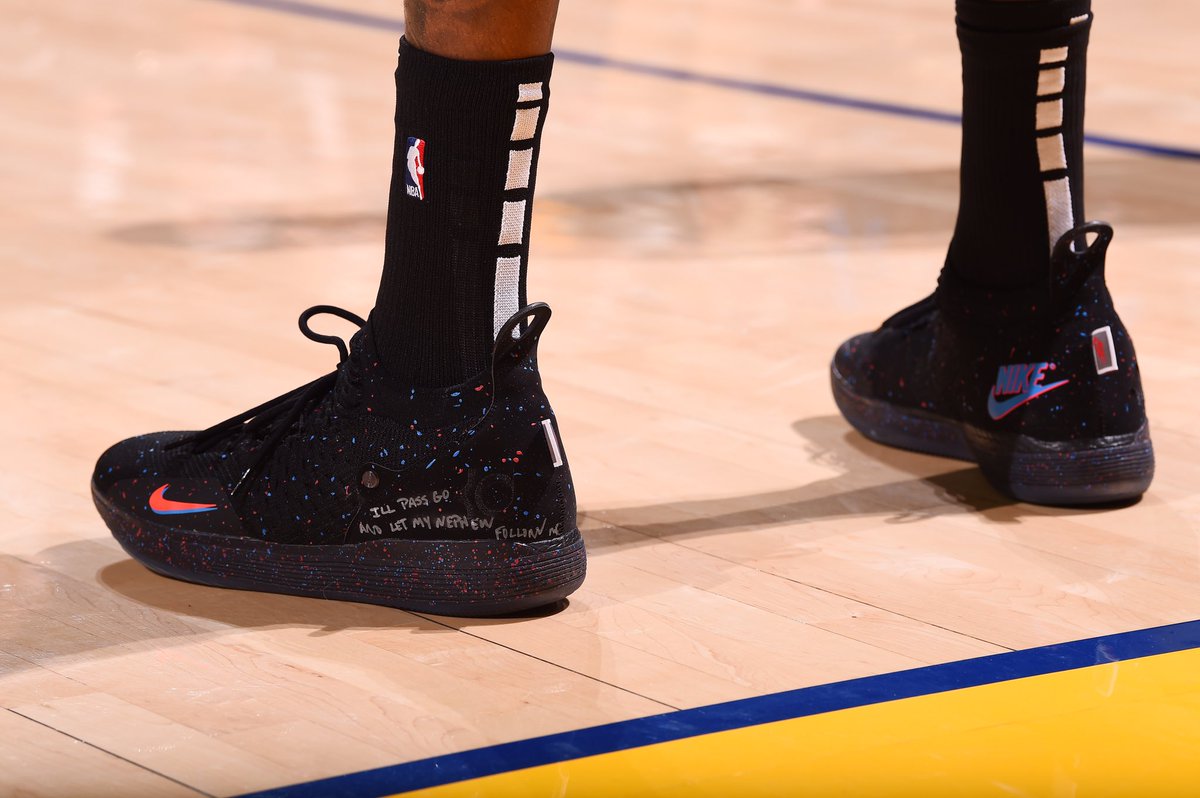 今日常规赛上脚球鞋一览:东契奇上脚kyrie 5