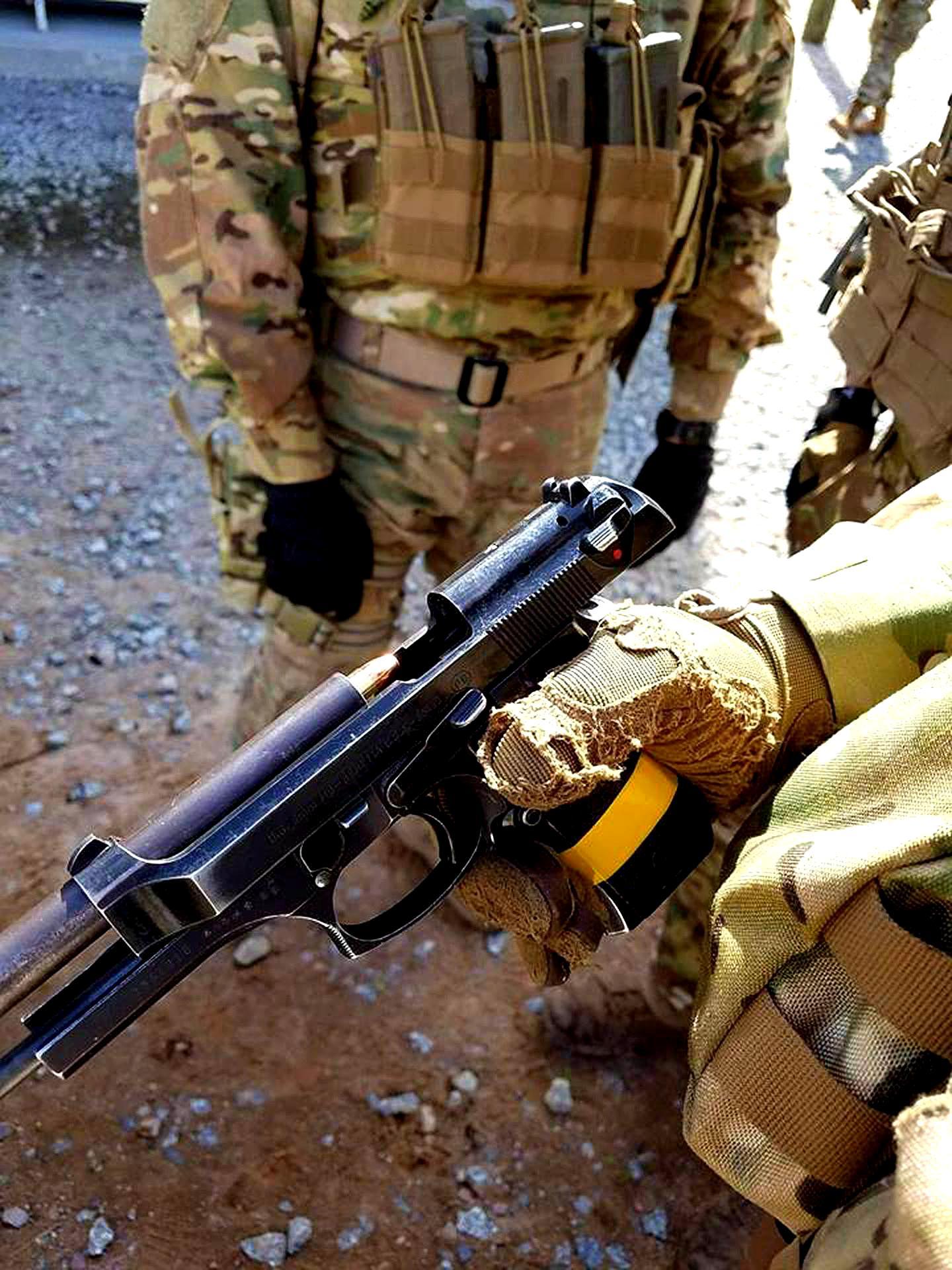 雷明顿700步枪:雷明顿700步枪外文名remington 700,该系列是由雷明顿