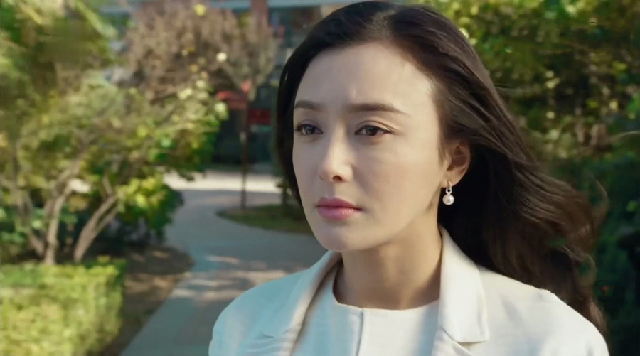 分享一组秦岚在《咱们相爱吧》中的剧照,端庄优雅,一份纯净的美