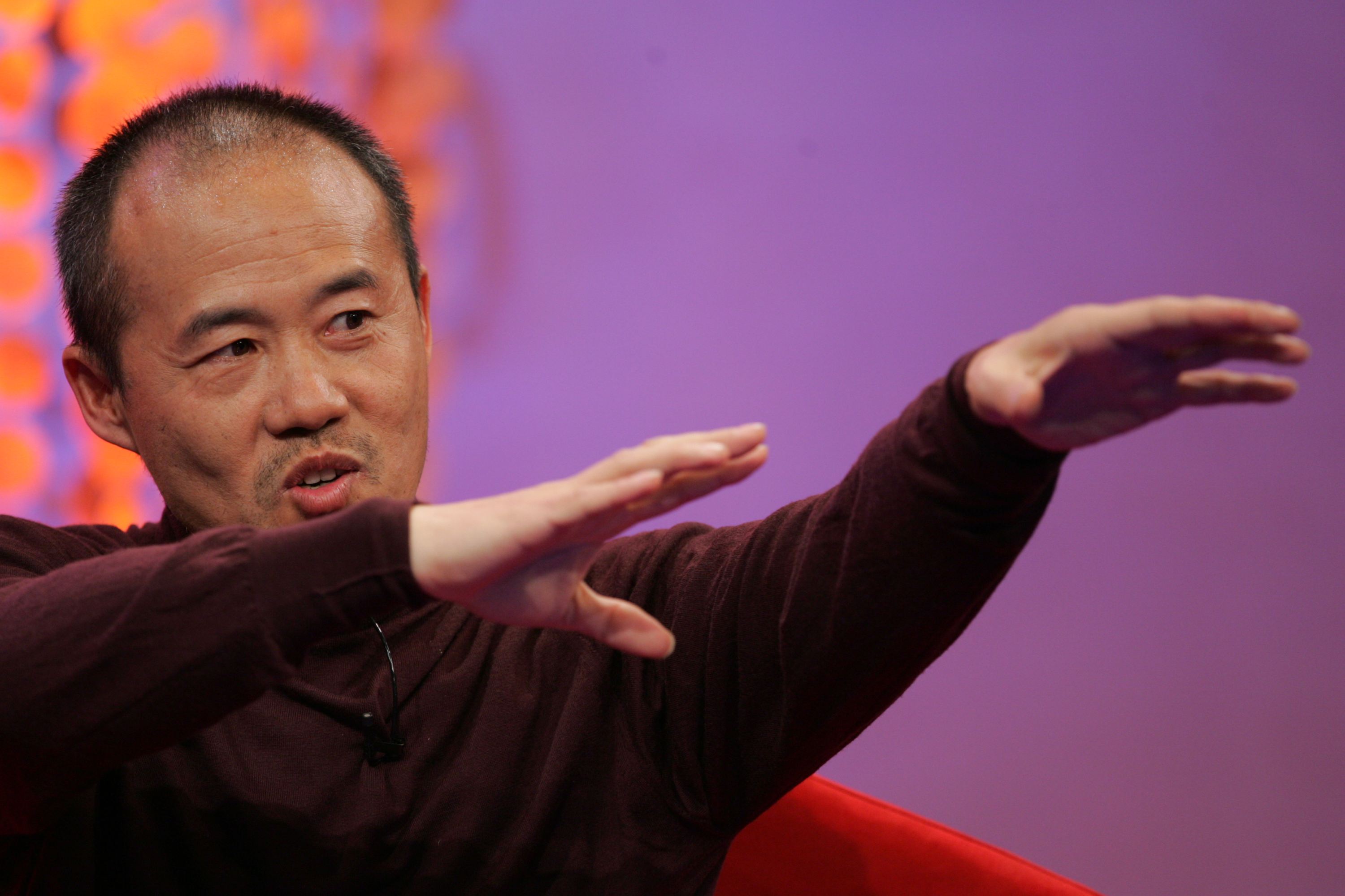 王石67岁再出发:穿小猪佩奇t恤是他依然年轻的外在表现