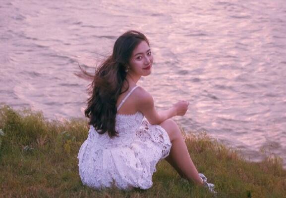 回头笑起来很好看