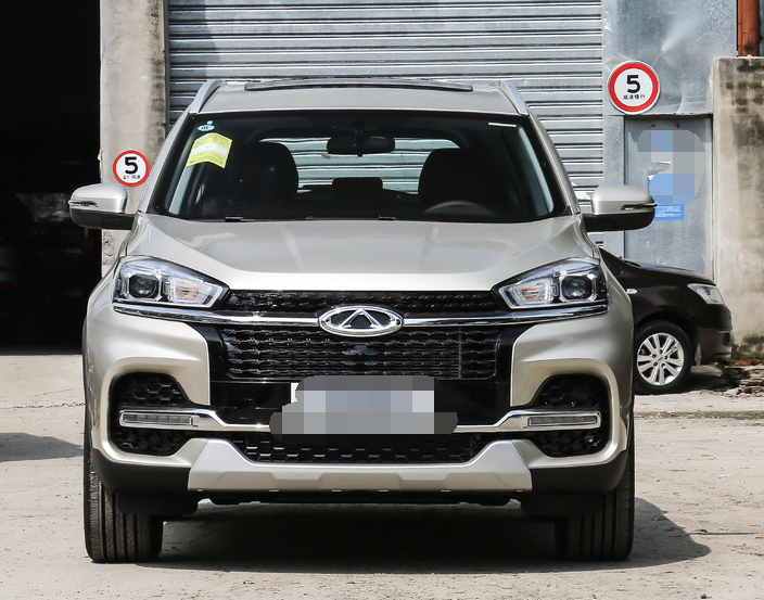 器宇不凡,瑞虎8十分适合年轻人开,符合大众审美!