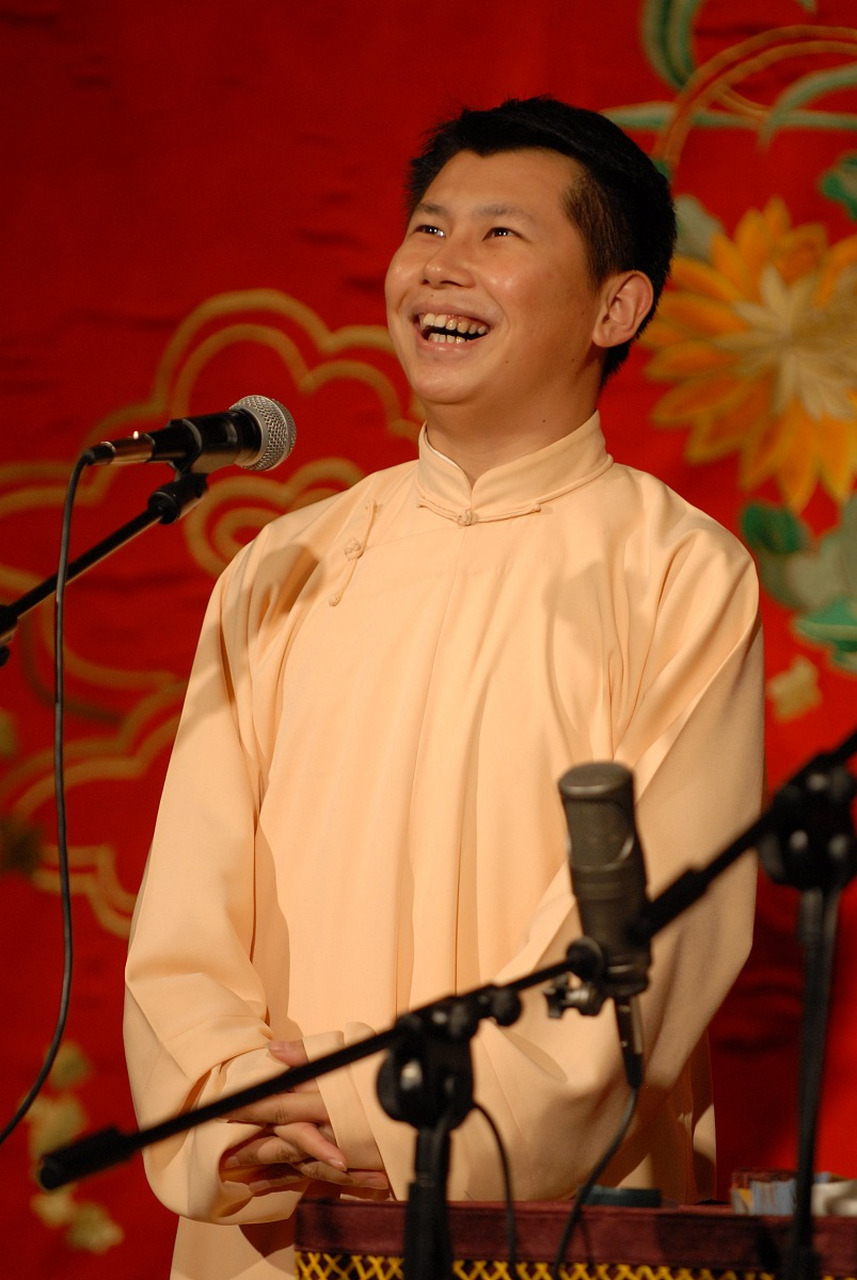 这次不卖货了,开始教网友怎么画画,分享自己从事这门艺术的心得体会.