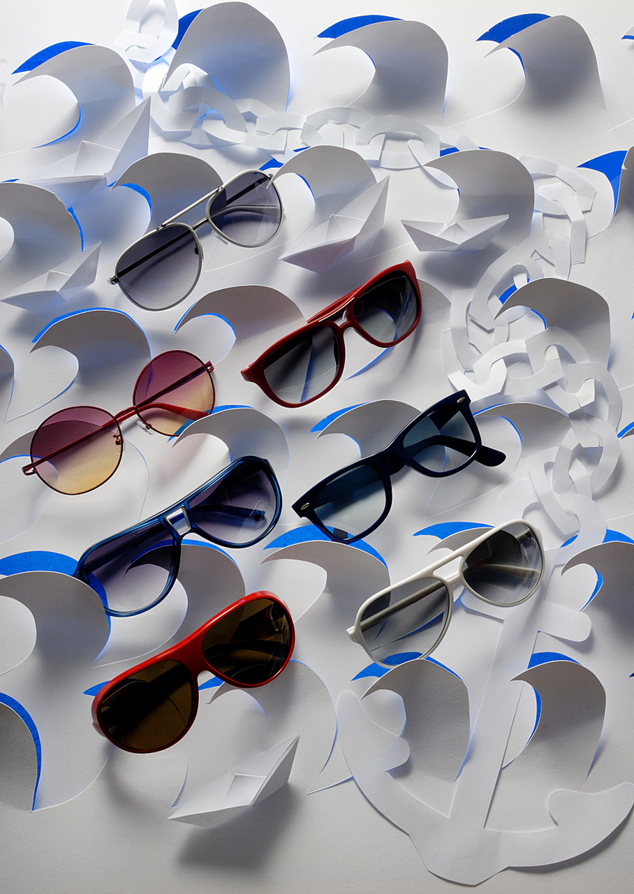 上扬公司致力于推动眼镜制造行业的进步与发展.[原文