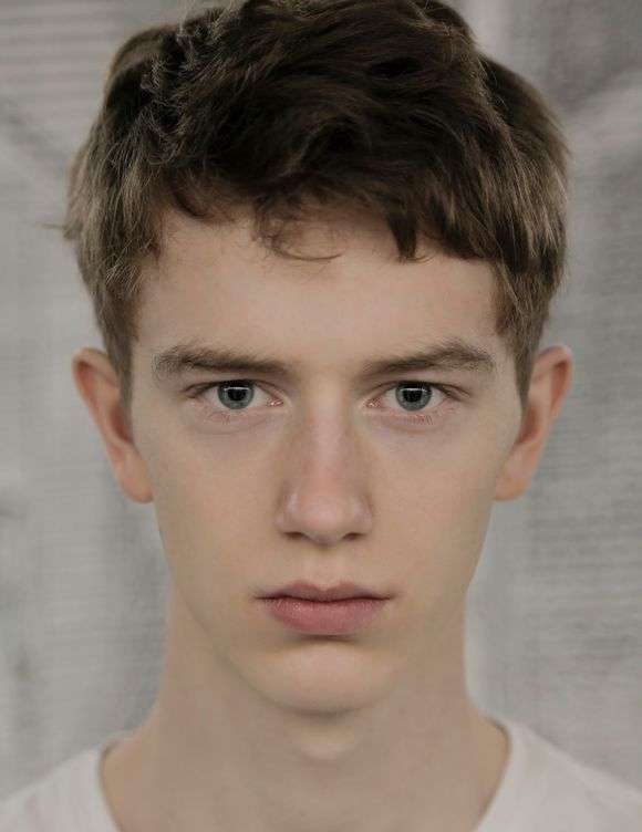 男模界的脸蛋天才,行走的油画脸,这个20岁北欧少年火遍时装周