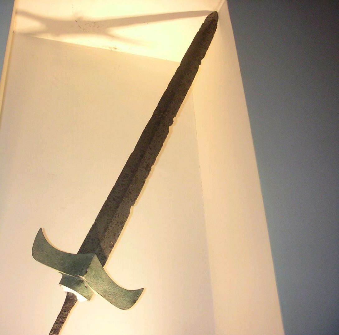 秦汉时期军队中比较另类的兵器,最后一个就是传说中的"吴钩"