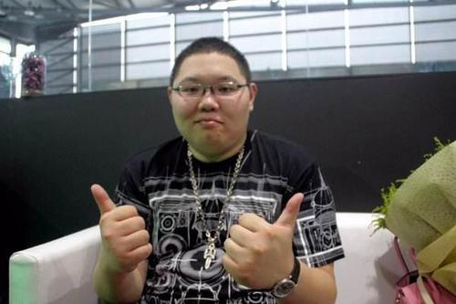 pdd减肥惨遭女友调侃,说能瘦40斤她直播倒立,pdd:瘦了喊爸爸!