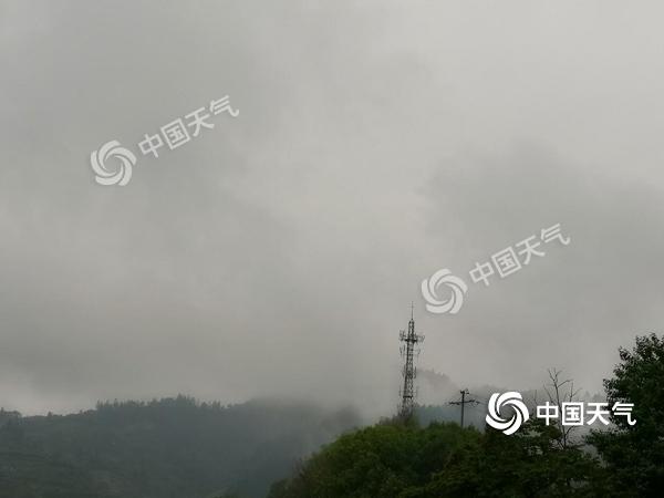 阴雨绵绵天气图片