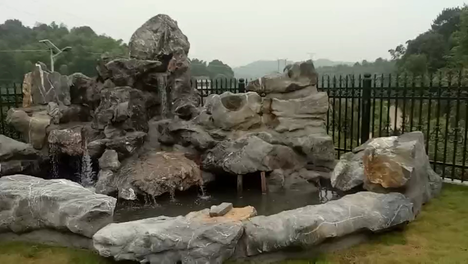 适合庭院的假山流水鱼池
