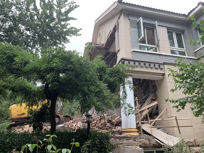 实拍北京门头沟拆除违建别墅群,占地近万平米,还村民绿水青山!