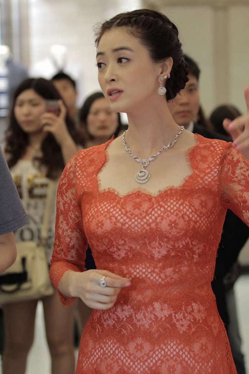 蒋欣,这位40岁的女演员,一直以来都是娱乐圈的焦点.