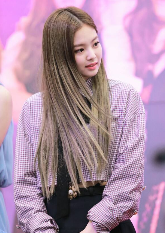 也许很多人都不了解这个姑娘,但是不得不说她的身材颜值都超级棒.