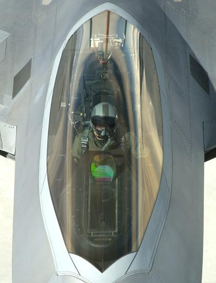 f22的内部内部座舱罕见曝光,神似星球大战座舱