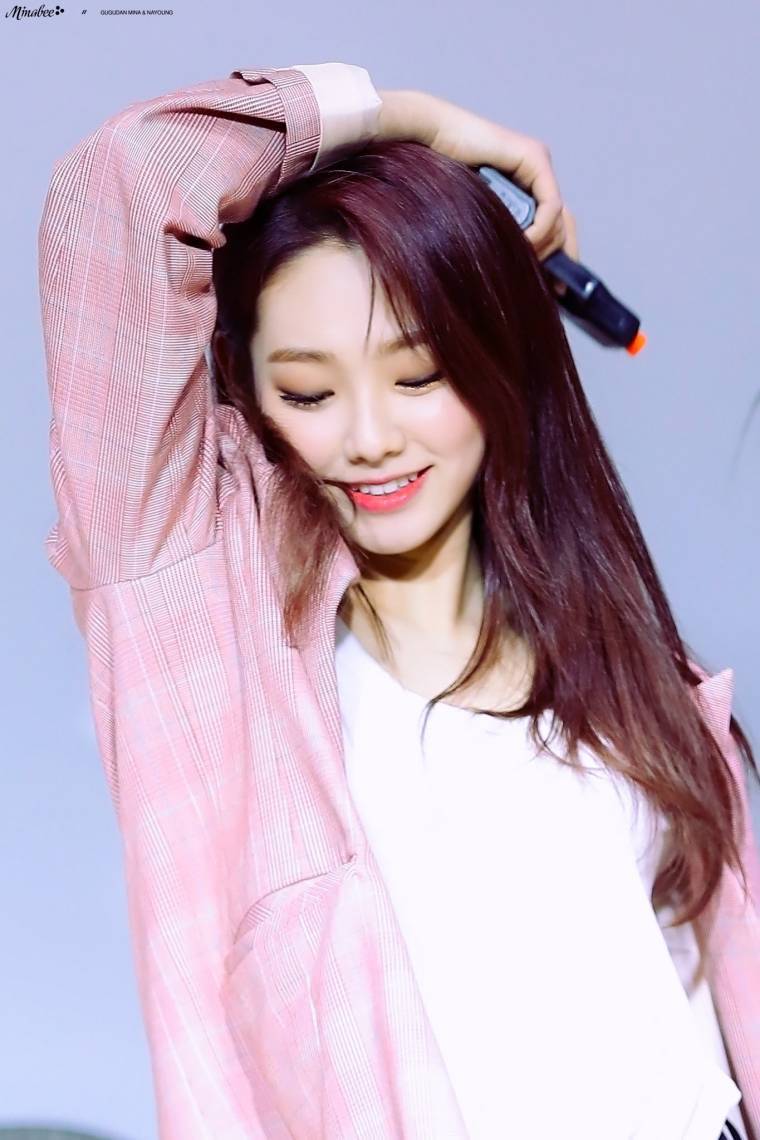 韩国歌手姜美娜 转载自百家号作者:老哥娱乐美图