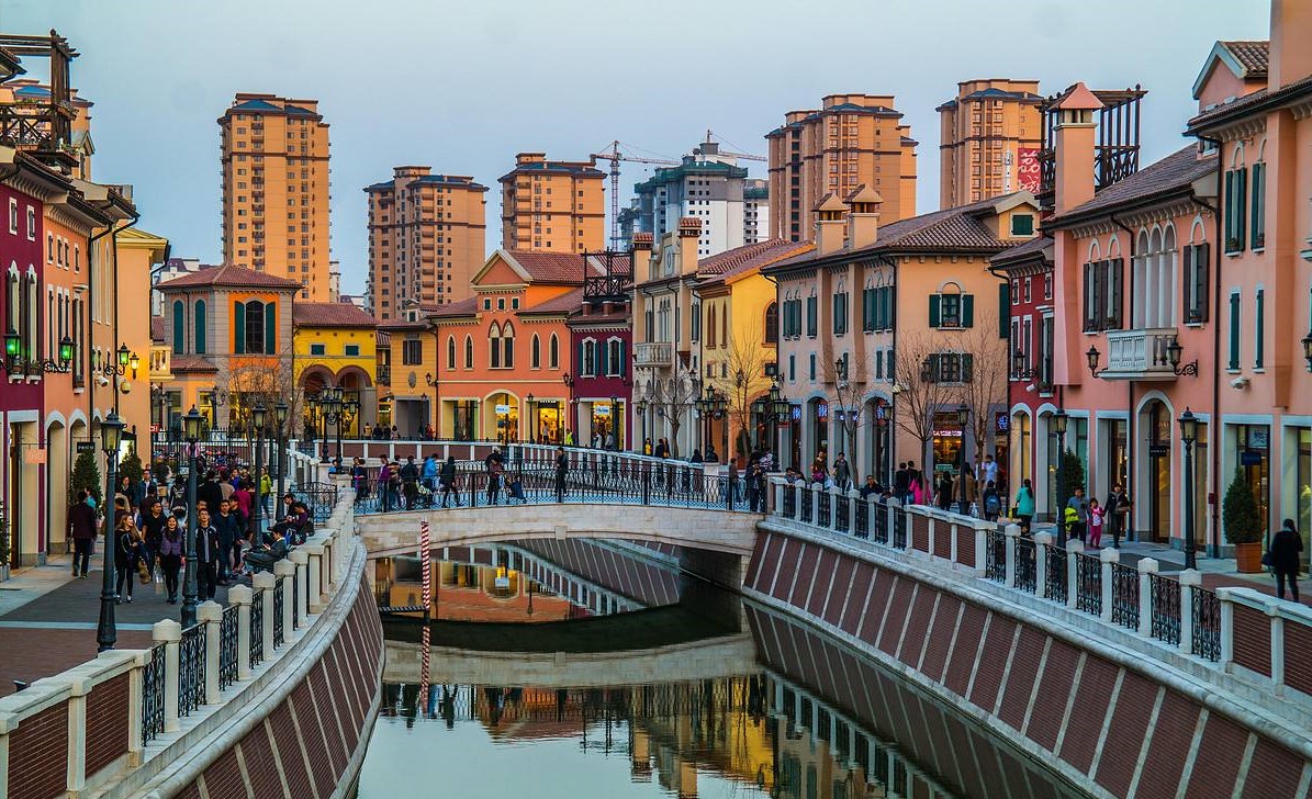 佛罗伦萨小镇是中国意式名品奥特莱斯,是中国首座纯意大利风格的大型