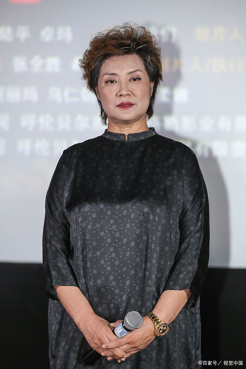 著名影视剧演员萨仁高娃