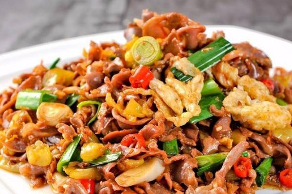 风味的家常小炒;待客必备的爆炒鸡杂,香辣无比