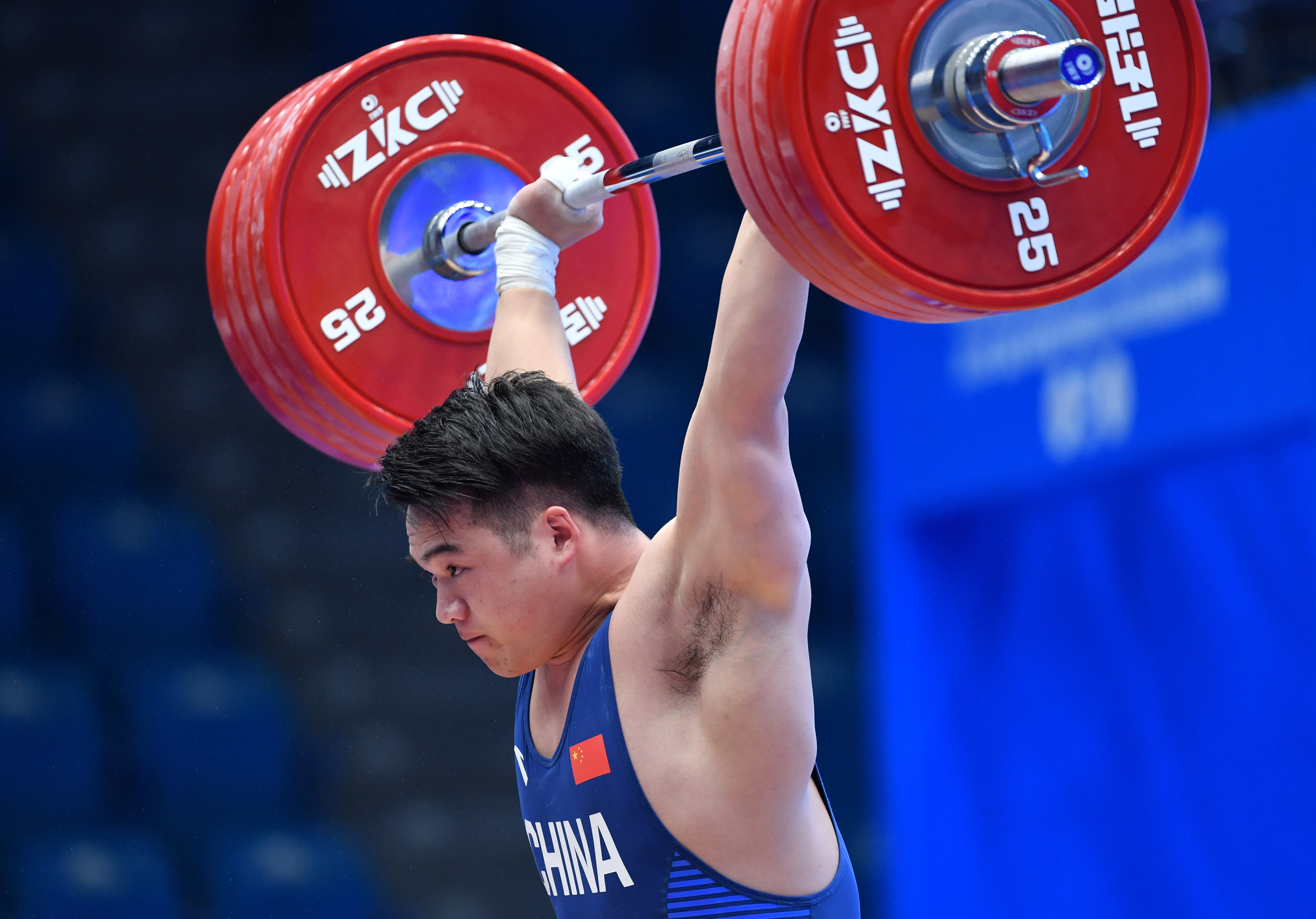 举重——世界杯:田涛获男子96公斤级挺举和总成绩冠军