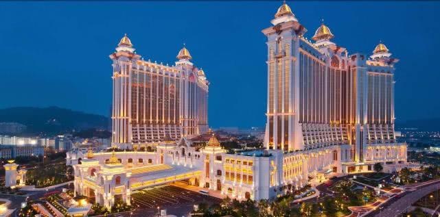 坐拥澳门一半赌场,市场份额却剩1成多,何鸿燊砸3百亿最后一搏