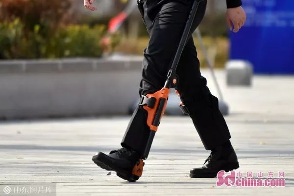 「视点」淄博惊现军用外骨骼装置,穿上可力大无穷!
