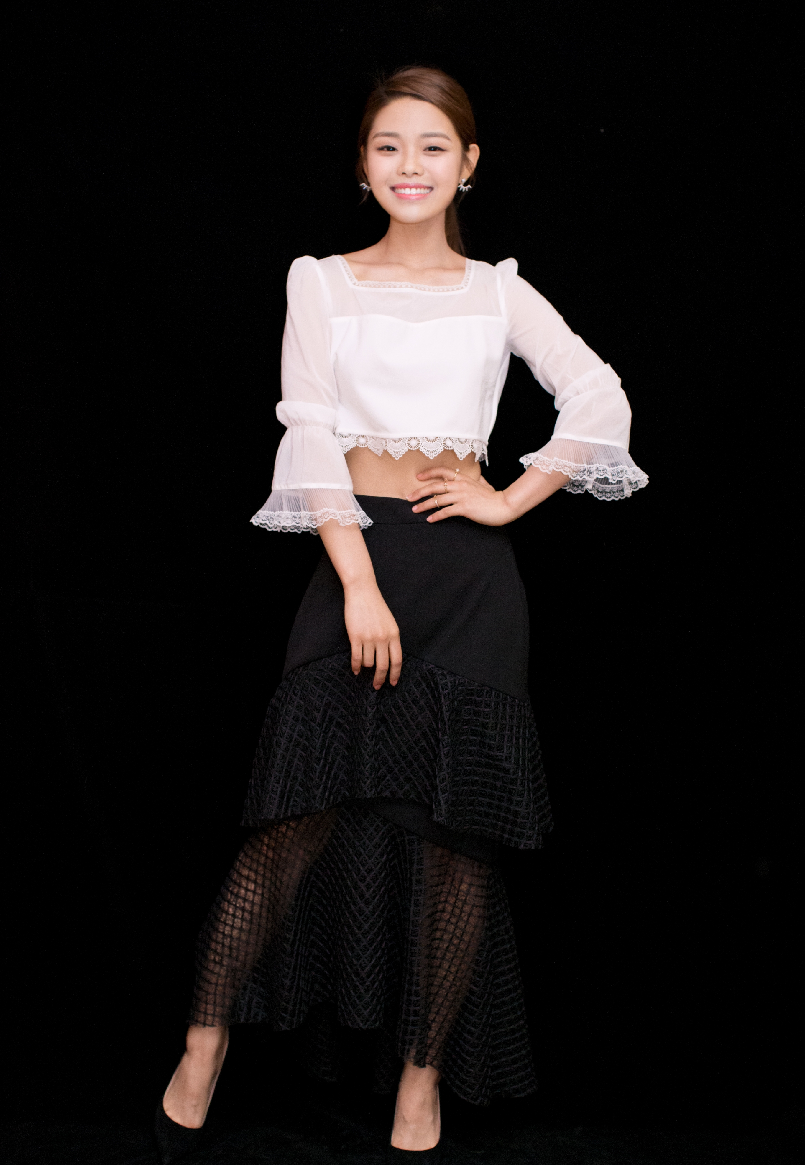 王莎莎晒出婚纱照,美的很惊艳,网友:再也不是记忆中的莫小贝了