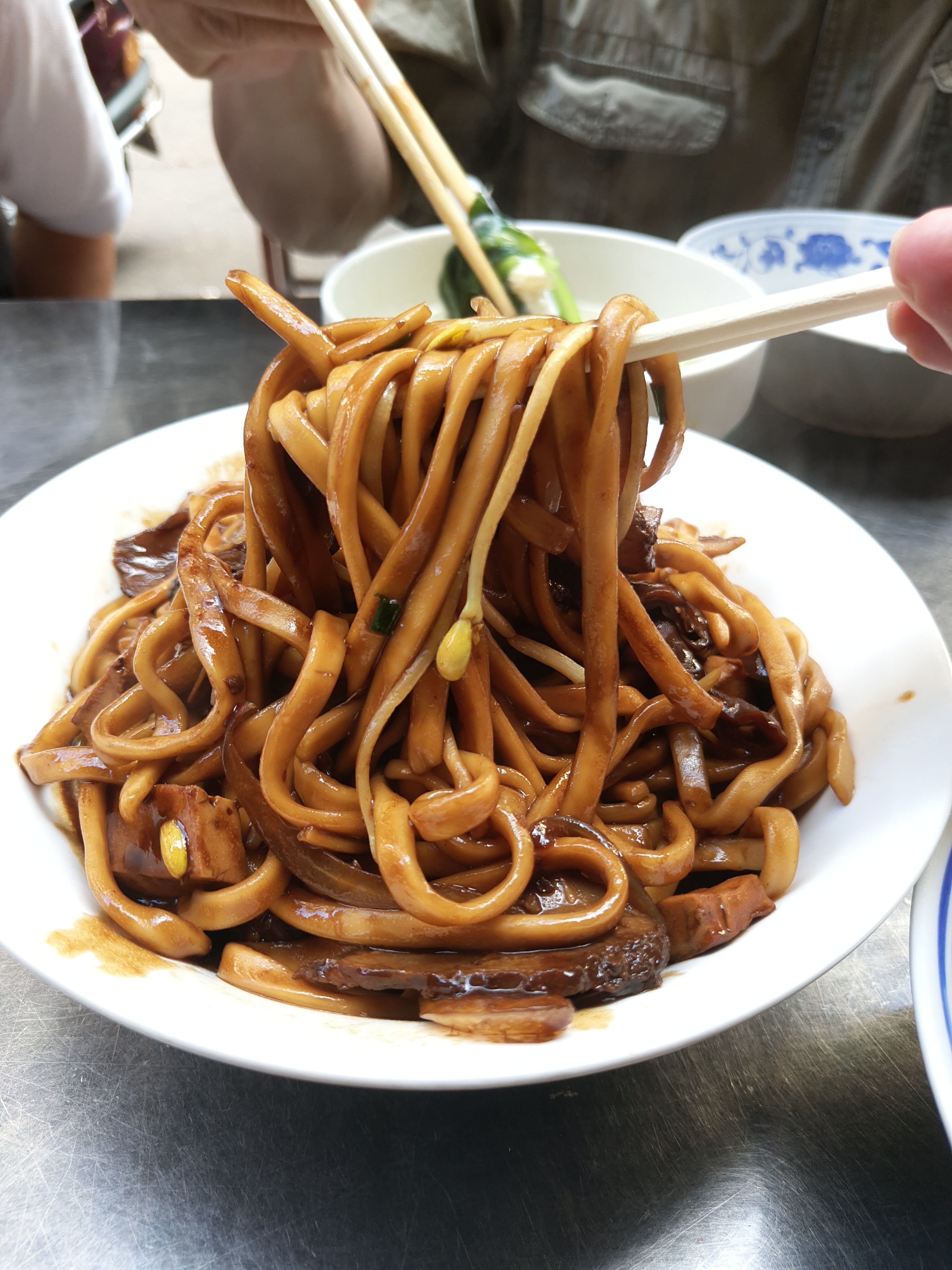 江西南昌味道:杂酱拌粉面,赤酱重色老味道,深得本地人的喜爱