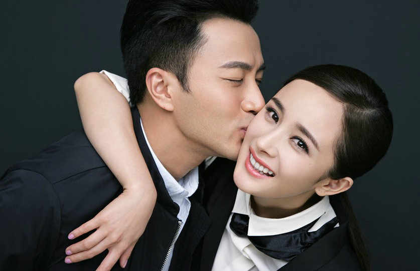 杨幂模仿《飞驰人生》尹正大跳钢管舞,还唱起了自己的成名曲