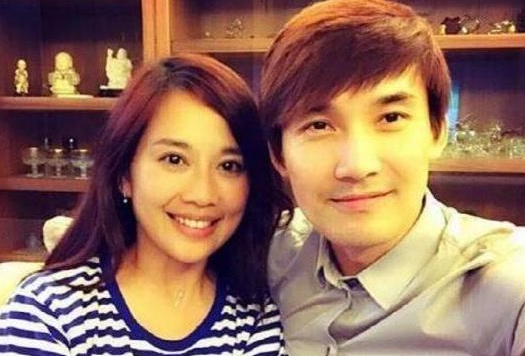 晒晒张铎的豪宅:家里储物柜摆满了饰品,平时吃饭还配红酒