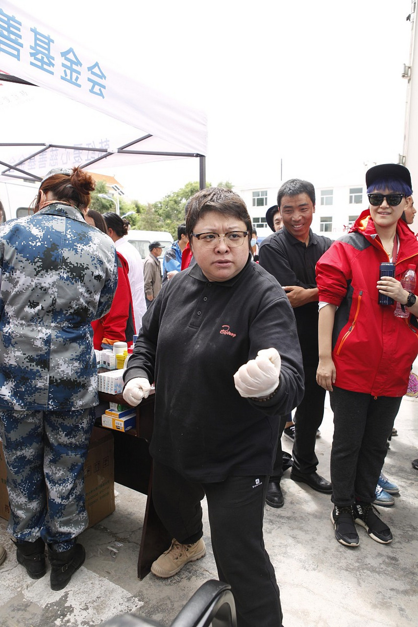 韩红为什么做了那么多的慈善,却评不上感动中国人物?