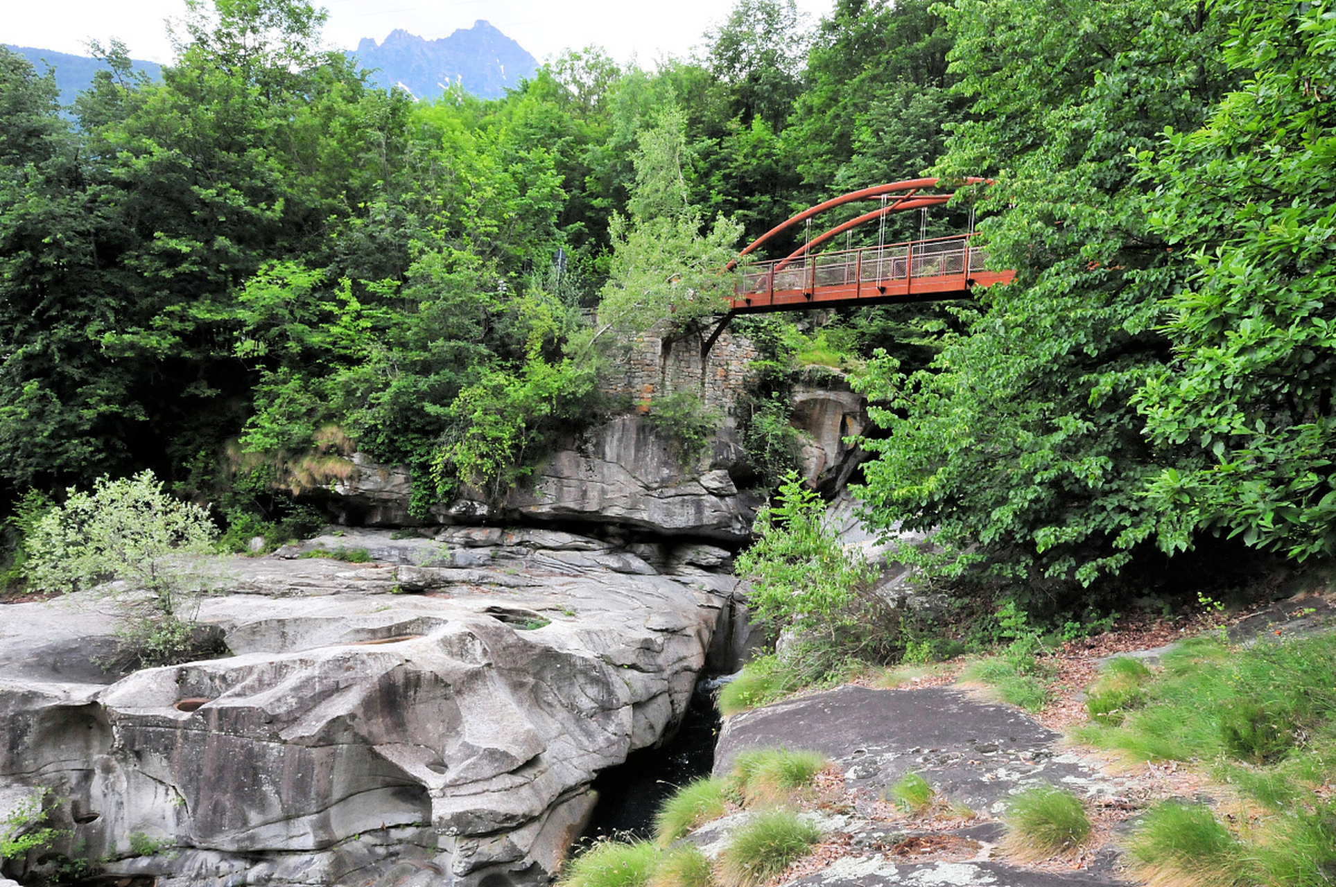 广东奇石河景区,坐落于中国柑桔之乡——四会市北部的威整镇,享有"