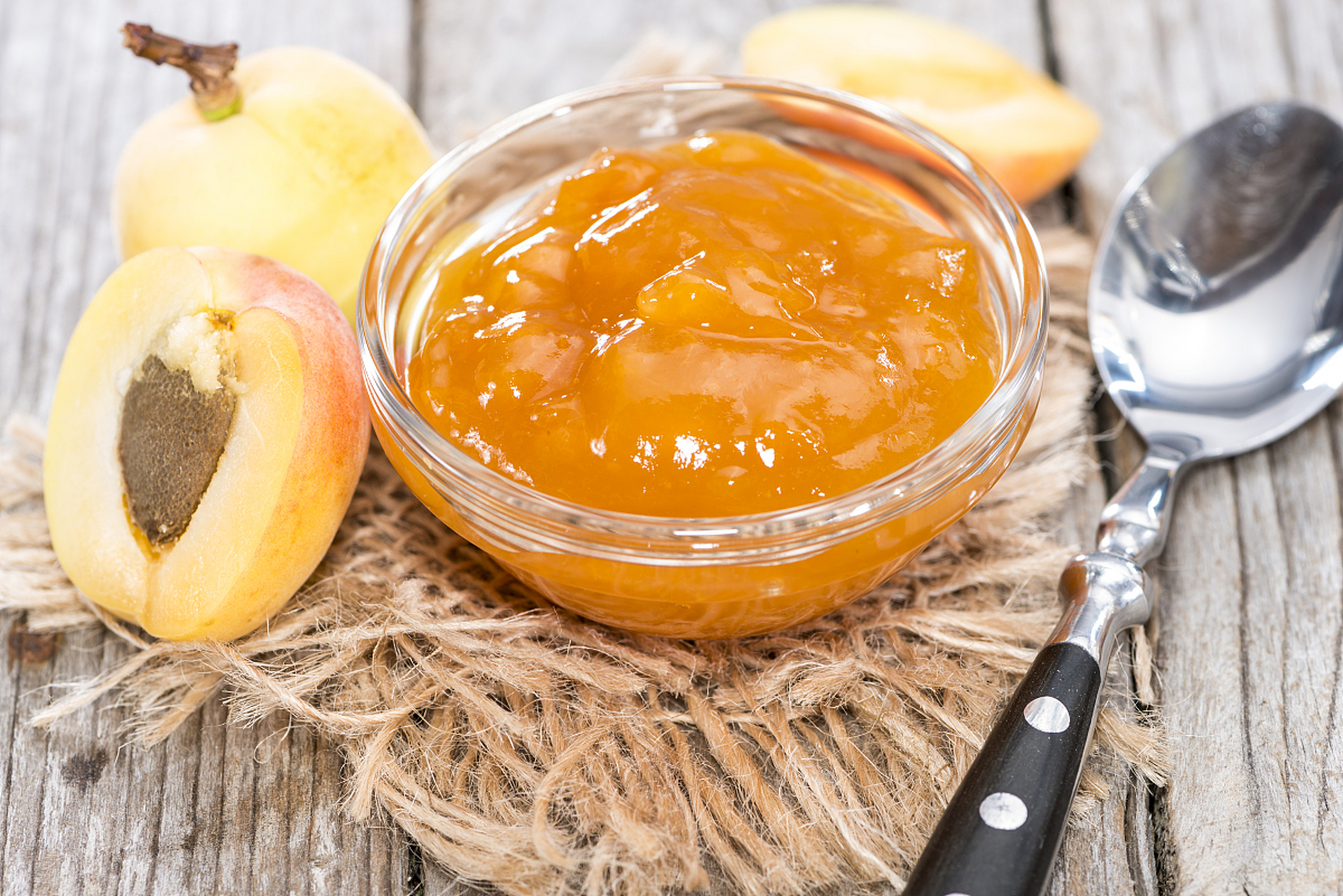 木瓜牛奶西米露是秋日的美味佳品,具有美白养颜的功效.