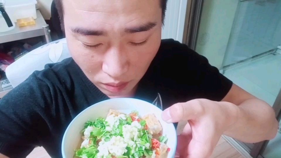 小伙花3块钱,自制酱香臭豆腐,完胜路边摊