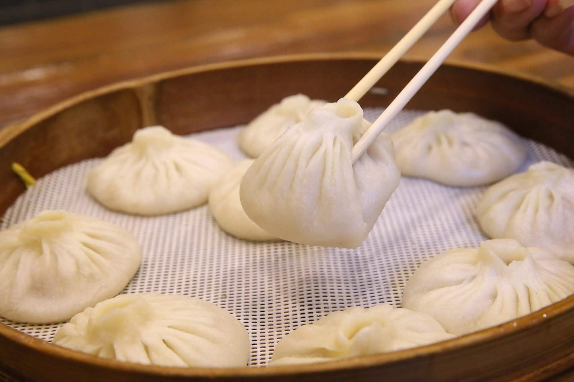 "出身市井"的东京食坊提供的开封小吃则十分接地气.