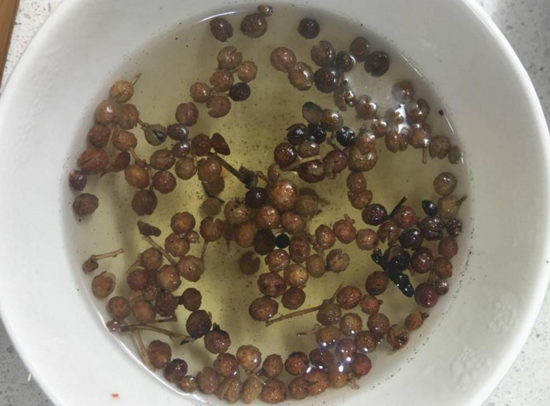 每天喝一碗花椒泡水,坚持一段时间,这3件"好事"可能悄悄降临