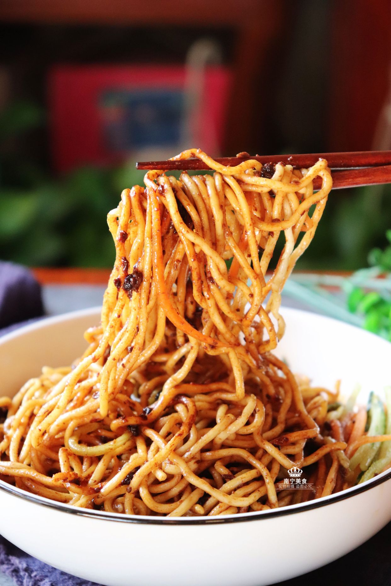 懒人版的北京炸酱面做法,酱香浓郁,做法简单,小白一看就会